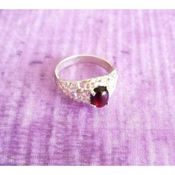 Sterling Silver Garnet Ring Cabochon Style Pretty Shank Size 8.25 LH583 - Picture 2 of 7